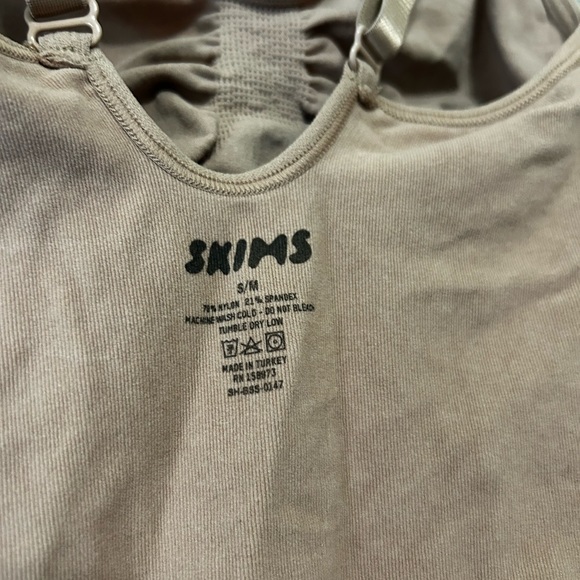 NWOT Skims Sculpting Maternity Mid Thigh Bodysuit tan women's S/M - Picture 3 of 4